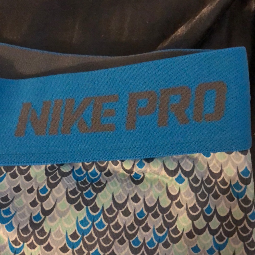 nike pros - Picture 2 of 2
